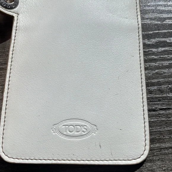 Auth. Tod’s White Leather Phone/Cards Case - Picture 4 of 16